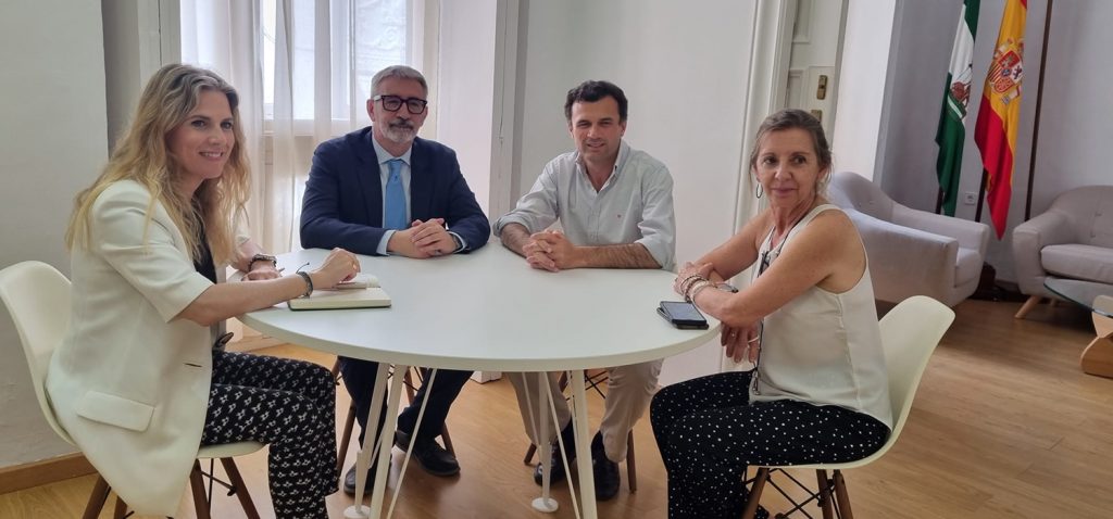El rector de la UCA traslada a los candidatos del PP por Cádiz la inclusión en los presupuestos del proyecto de Valcárcel