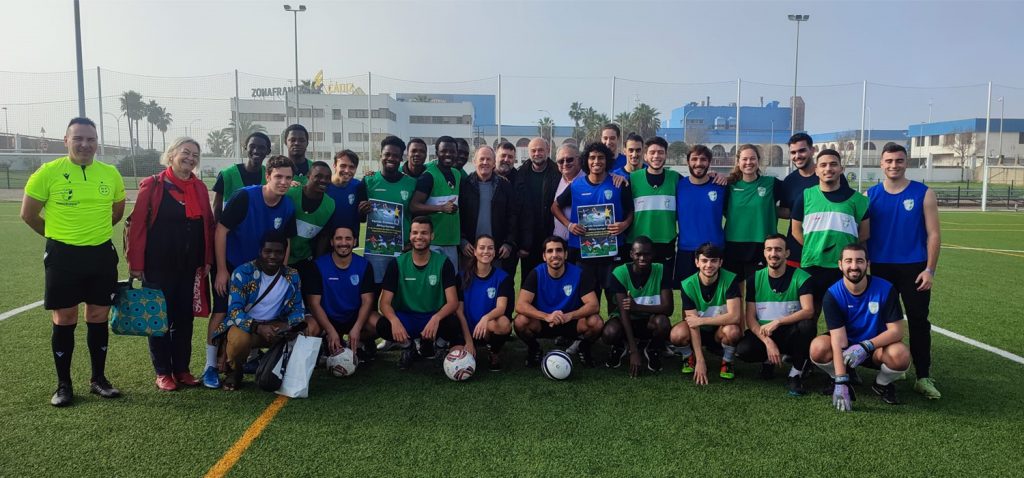 Estudiantes erasmus de África y europa protagonizan un partido fútbol para estrechar lazos en la uca