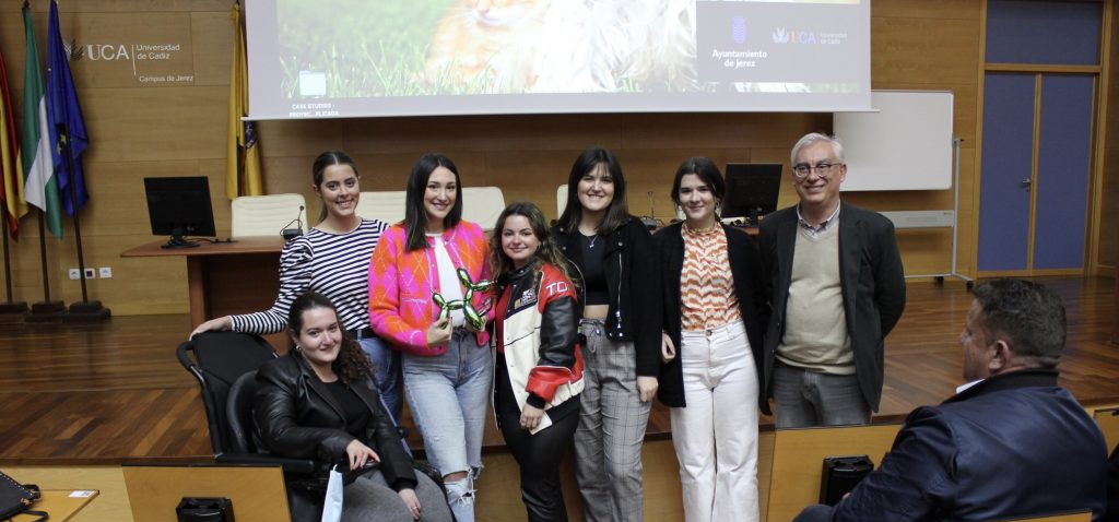 Estudiantes de la UCA realizan campañas publicitarias de fin social para el Ayuntamiento de Jerez