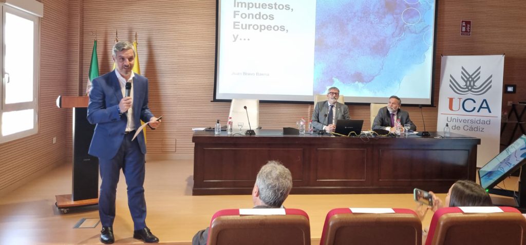Conferencia del senador Juan Bravo en el Campus de Jerez