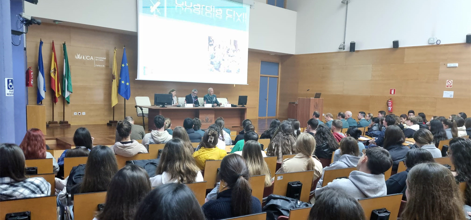 La Facultad de Derecho celebra una mesa redonda sobre ‘Mujer y Guardia Civil’ en el Campus de Jerez