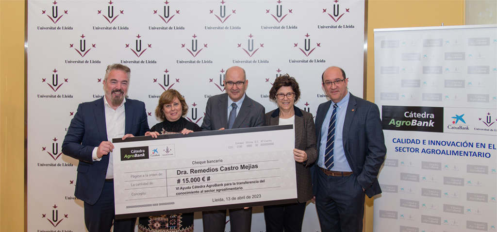La Cátedra AgroBank premia un proyecto de la UCA centrado en la elaboración del ‘Vino Naranja del Condado de Huelva’