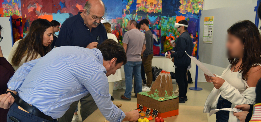 La Facultad de Ciencias acoge la final provincial del Concurso de Cristalización en la Escuela