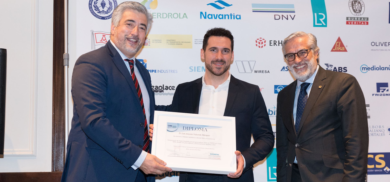 El egresado de la UCA Luis Antonio Valverde Márquez gana el Premio Siemens al Mejor TFM de la AINE