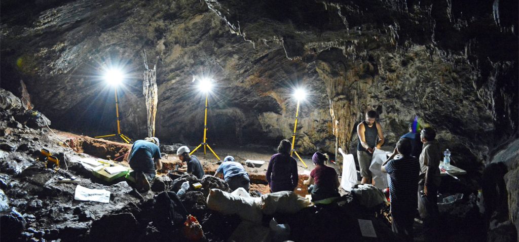 Investigadores de la UCA lideran un estudio arqueológico en la Cueva de Ardales que revela el uso...