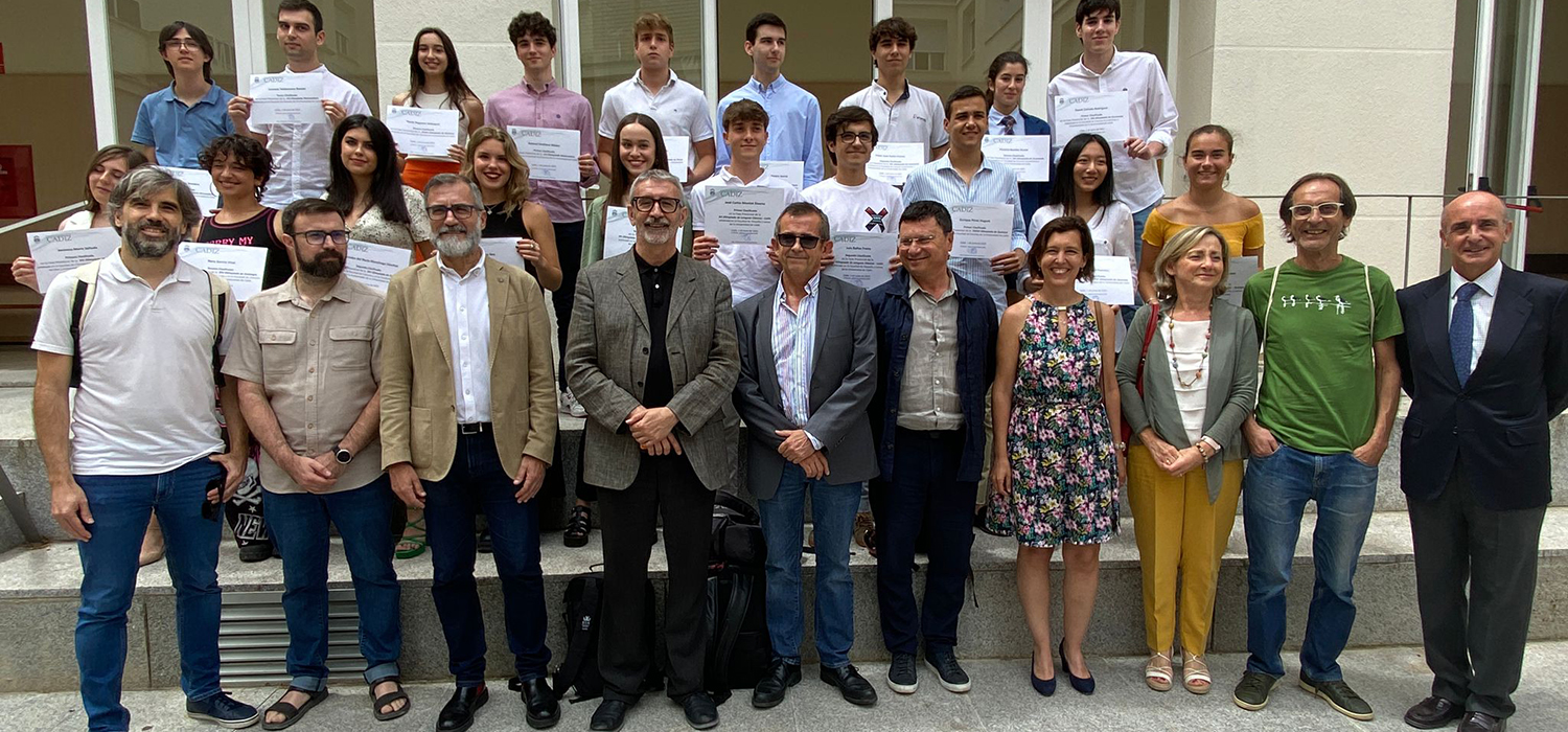 La Universidad de Cádiz entrega los diplomas al alumnado ganador de las Olimpiadas 2022/2023