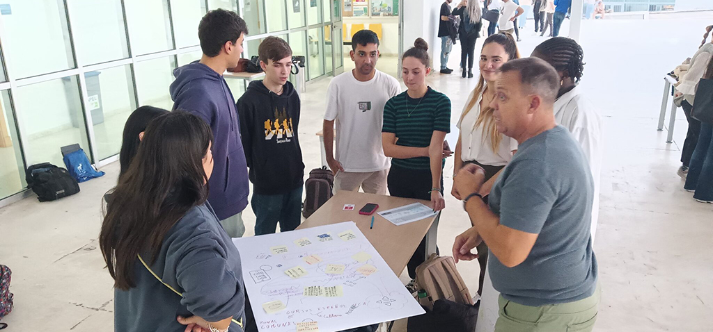 El evento ‘ECO: Explora, Crea y Ofrece por un futuro sostenible’ se desarrolla en el Campus de Jerez