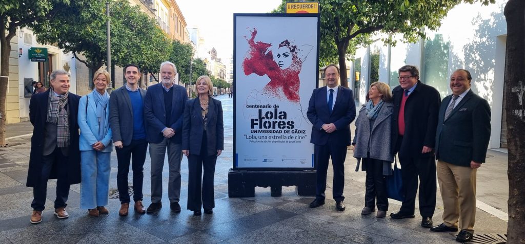 UCA y Ayuntamiento de Jerez culminan el Centenario de Lola Flores llevando al centro de la ciudad la exposición ‘Una estrella de cine’