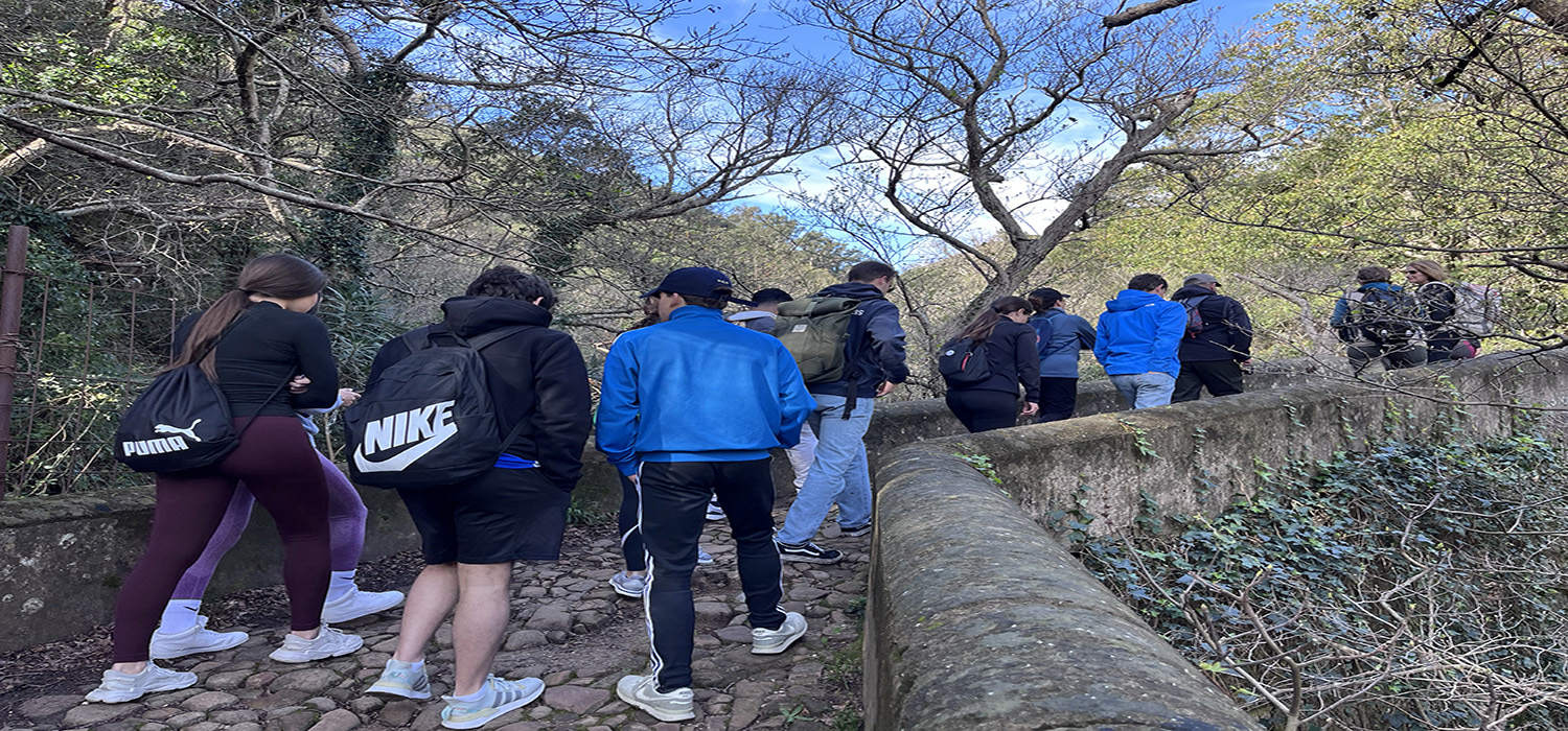 Una veintena de participantes disfrutaron del IV SenderUCA del Campus Bahía de Algeciras por el río de la Miel