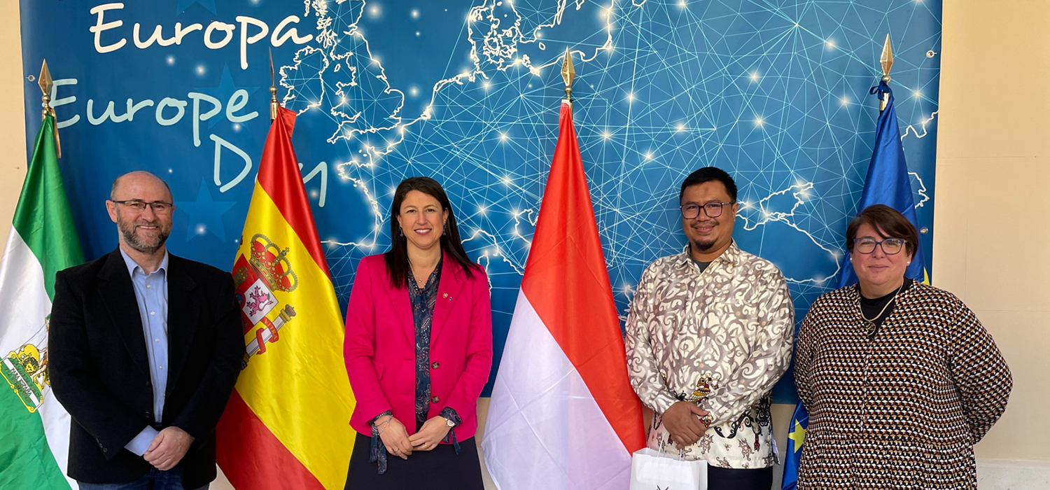 El rector de la Universidad Muhammadiyah Pontianak visita la UCA