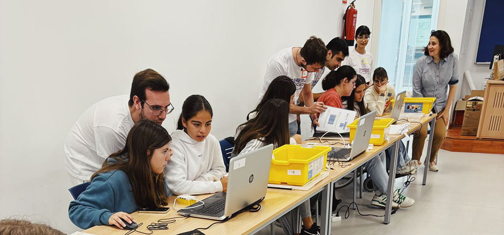 La Escuela Superior de Ingeniería acoge la segunda edición de la acción divulgativa ‘Ingenieras para la Sociedad’