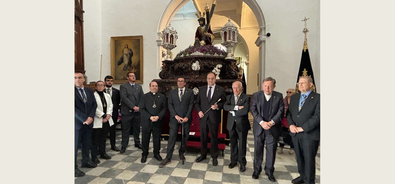 La UCA entrega el bastón de Mando a Jesús Caído