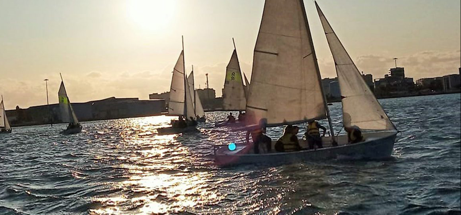 VII Regata de Raqueros en el Club Náutico Elcano de Cádiz
