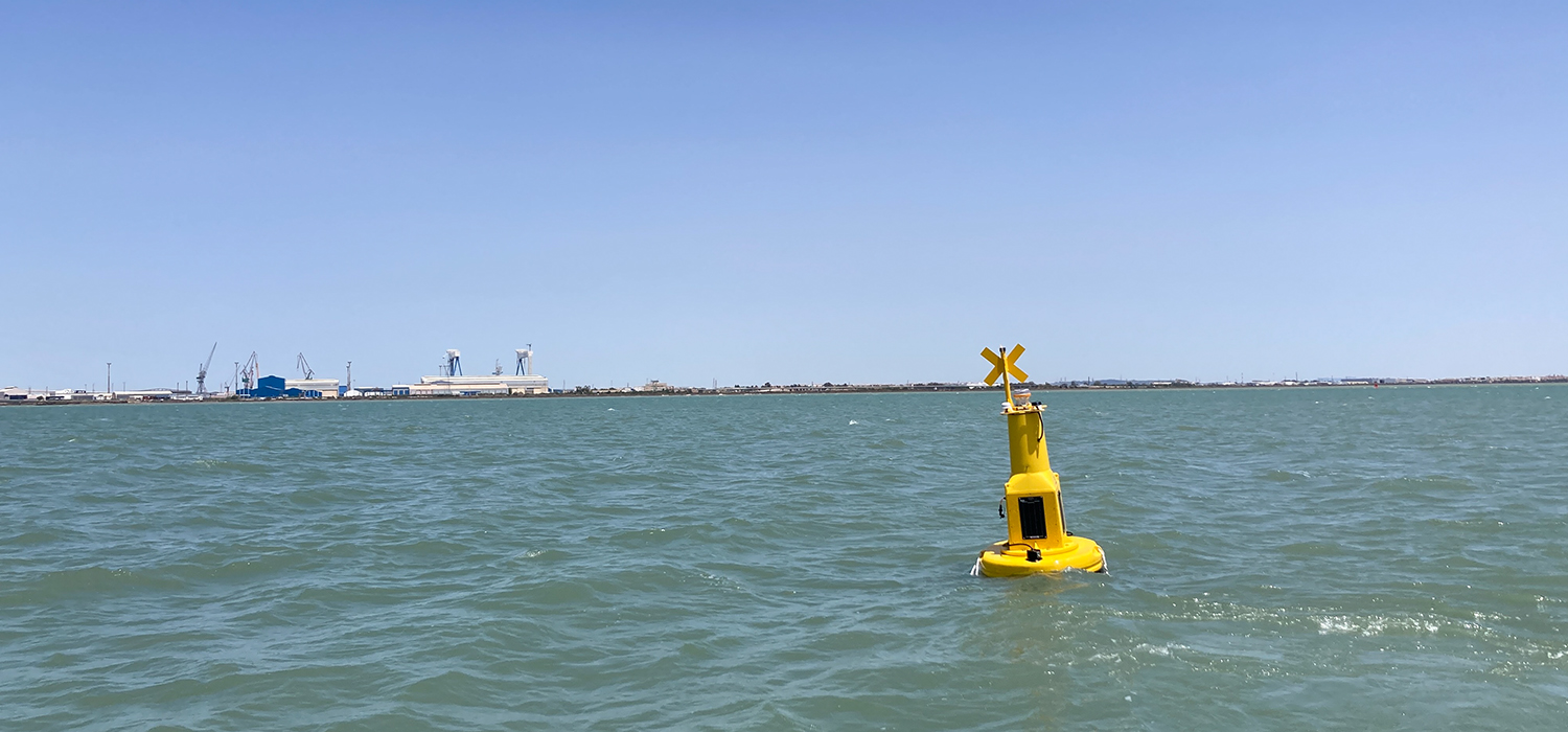 La UCA instala una boya oceanográfica de última generación para monitorizar el impacto del cambio climático en la Bahía