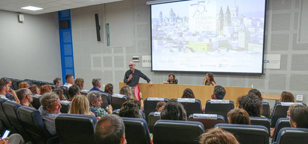 La periodista Mara Torres pone el broche a una edición muy especial de los Cursos de Verano de la UCA