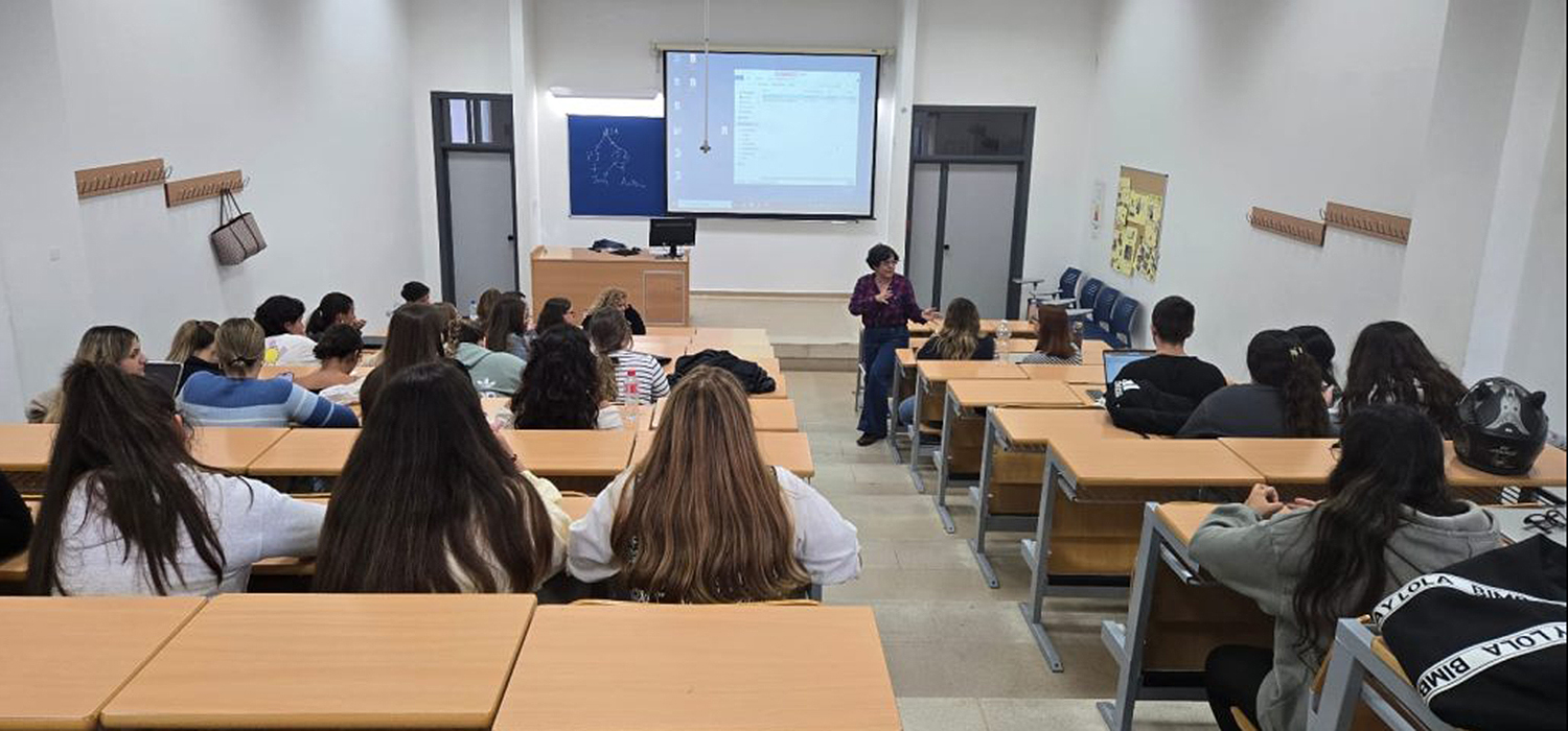 Las tres Escuelas de Familia de la Universidad de Cádiz forman a más de 1.500 personas en este curso