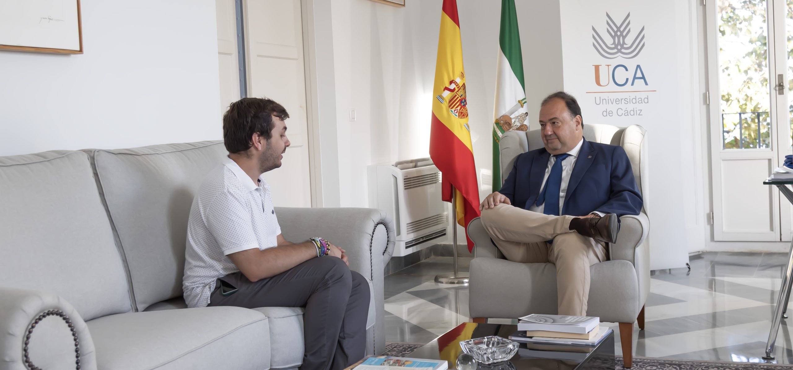 El rector recibe al presidente del Consejo de Estudiantes para analizar el inicio del nuevo curso