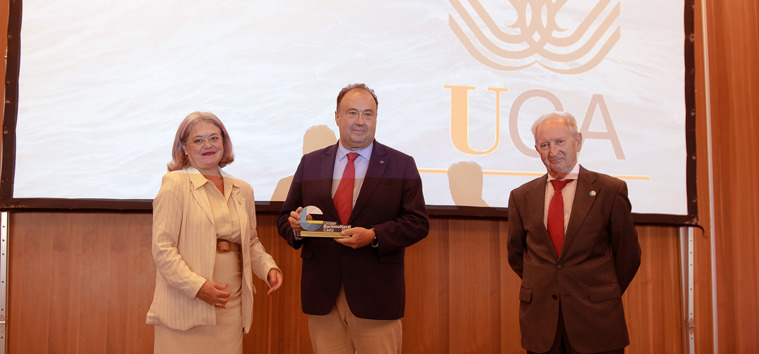 El Clúster Marítimo Naval premia a la UCA por ser el enlace entre el mundo académico y las empresas del sector