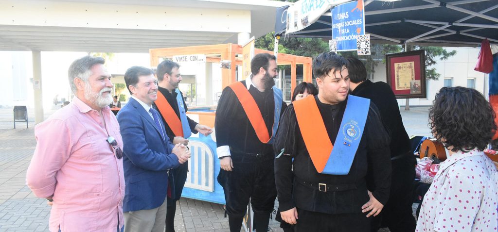 La Facultad de Ciencias Sociales y de la Comunicación celebra ‘Aula Abierta’, una feria informativa dirigida al estudiantado