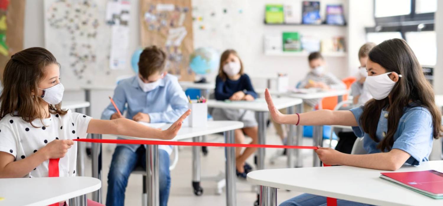 Investigadores de la UCA participan en un estudio que revela nuevos mecanismos de transmisión aérea de virus respiratorios en colas y espacios públicos