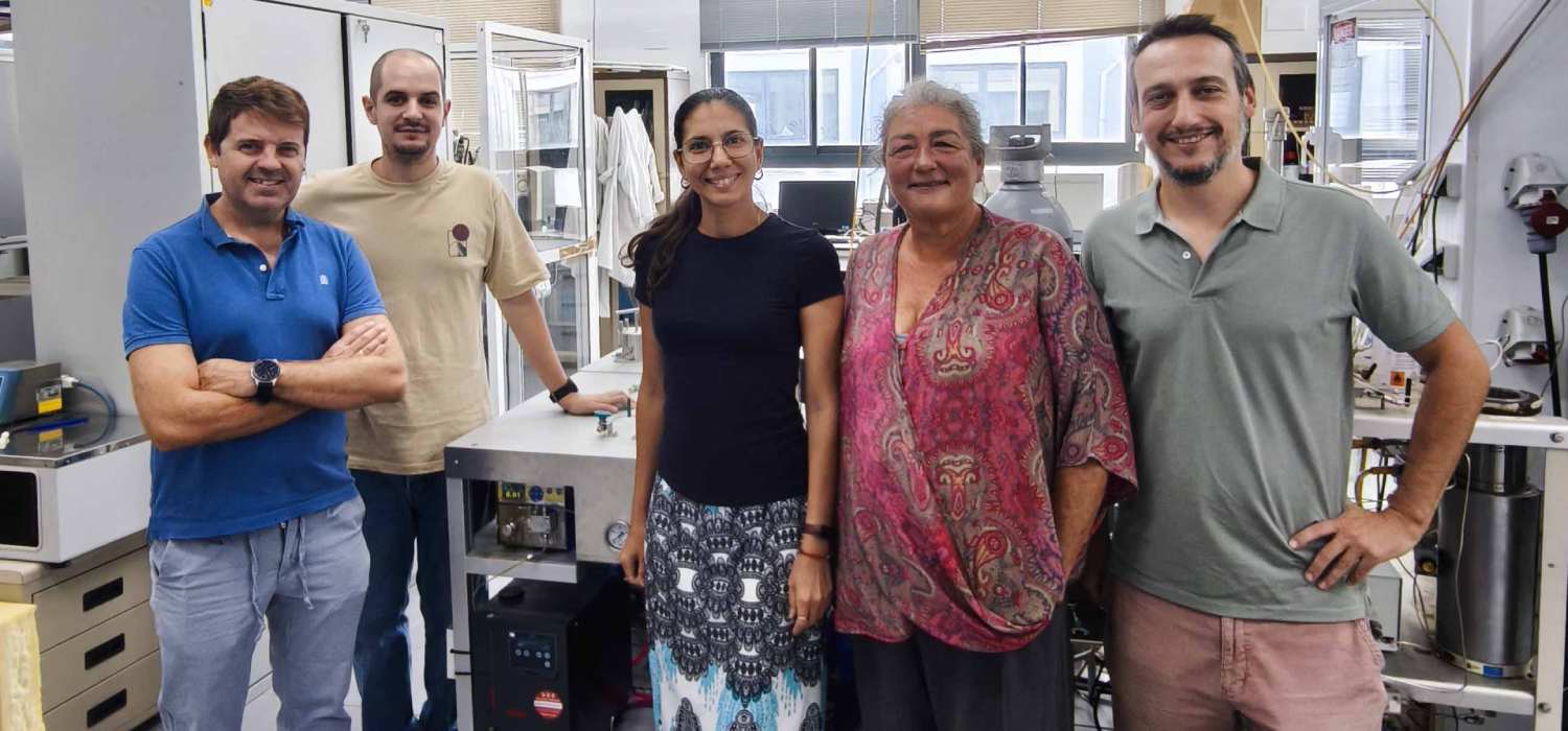 Investigadores de la UCA desarrollan un bioplástico de hoja de mango que prolonga la conservación de alimentos