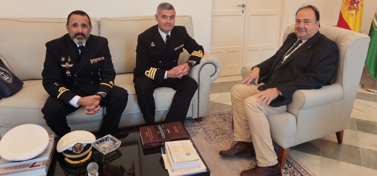 Reunión entre el rector de la UCA y el nuevo comandante naval de Cádiz para repasar los proyectos de la Universidad y la Armada