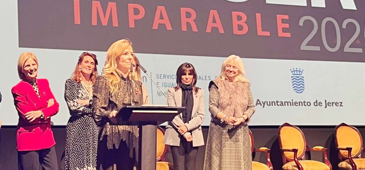 La profesora e investigadora de la UCA María Rosa Durán, reconocida con el Premio #MujerImparable Gaditana 2025