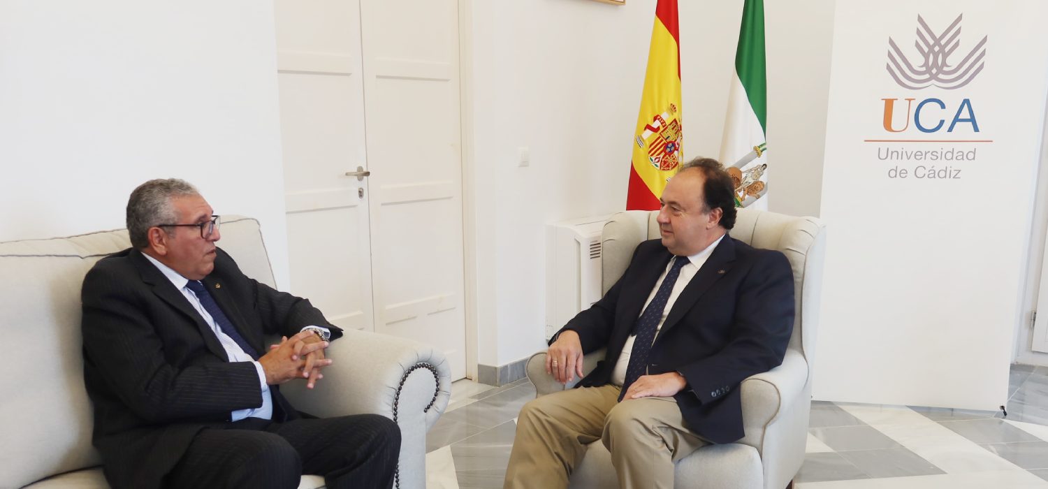 El rector de la Universidad de Cádiz recibe la visita institucional del cónsul general del Reino de Marruecos en Algeciras