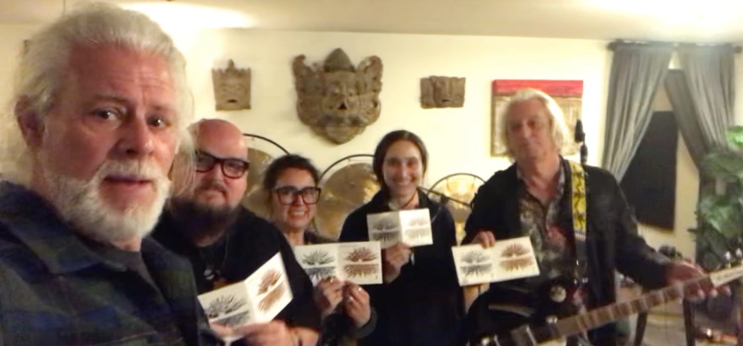 Drink The Sea, el nuevo proyecto del guitarrista de R.E.M. Peter Buck, actúa este martes en el Campus Rock Cádiz