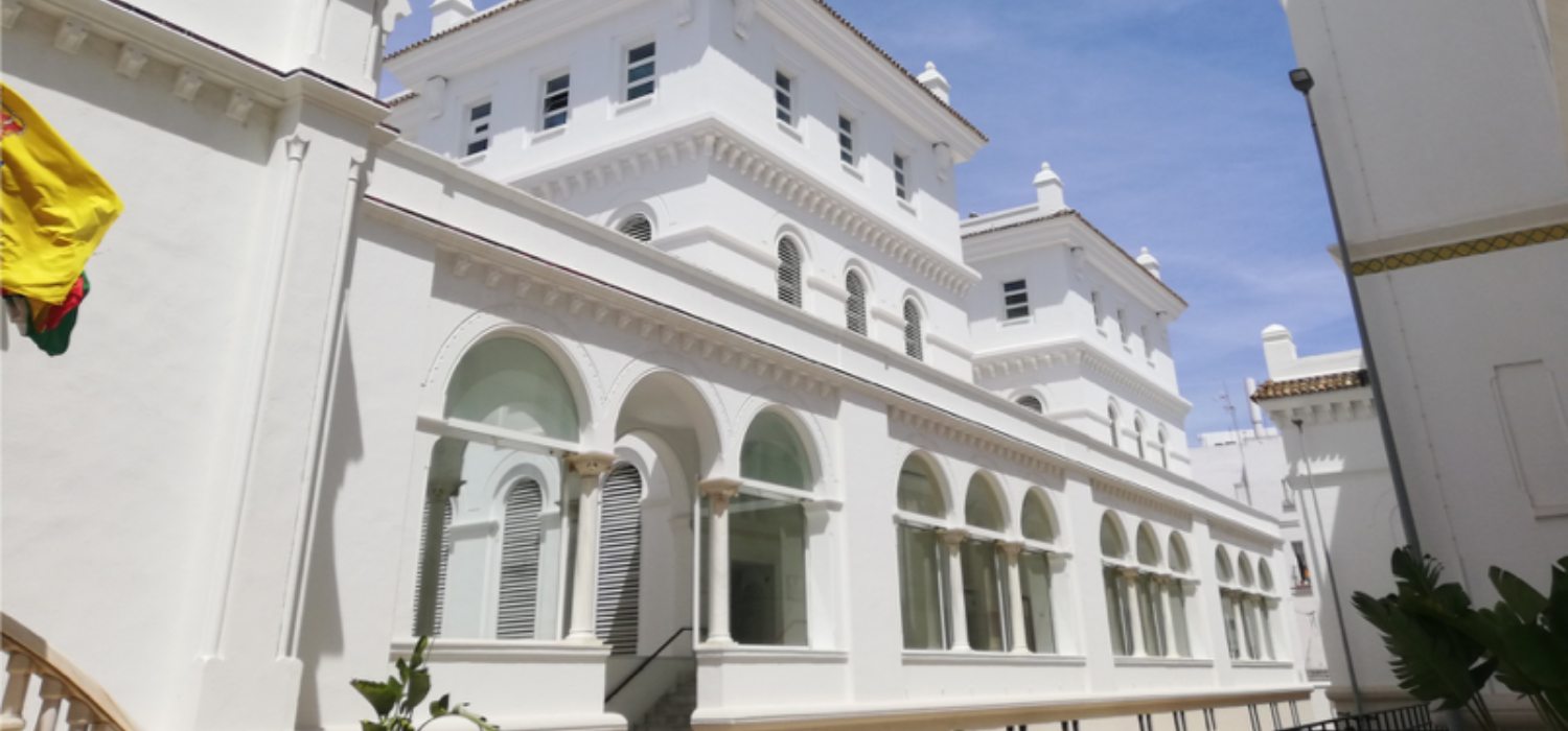 Subasta solidaria en la Facultad de Ciencias Económicas y Empresariales