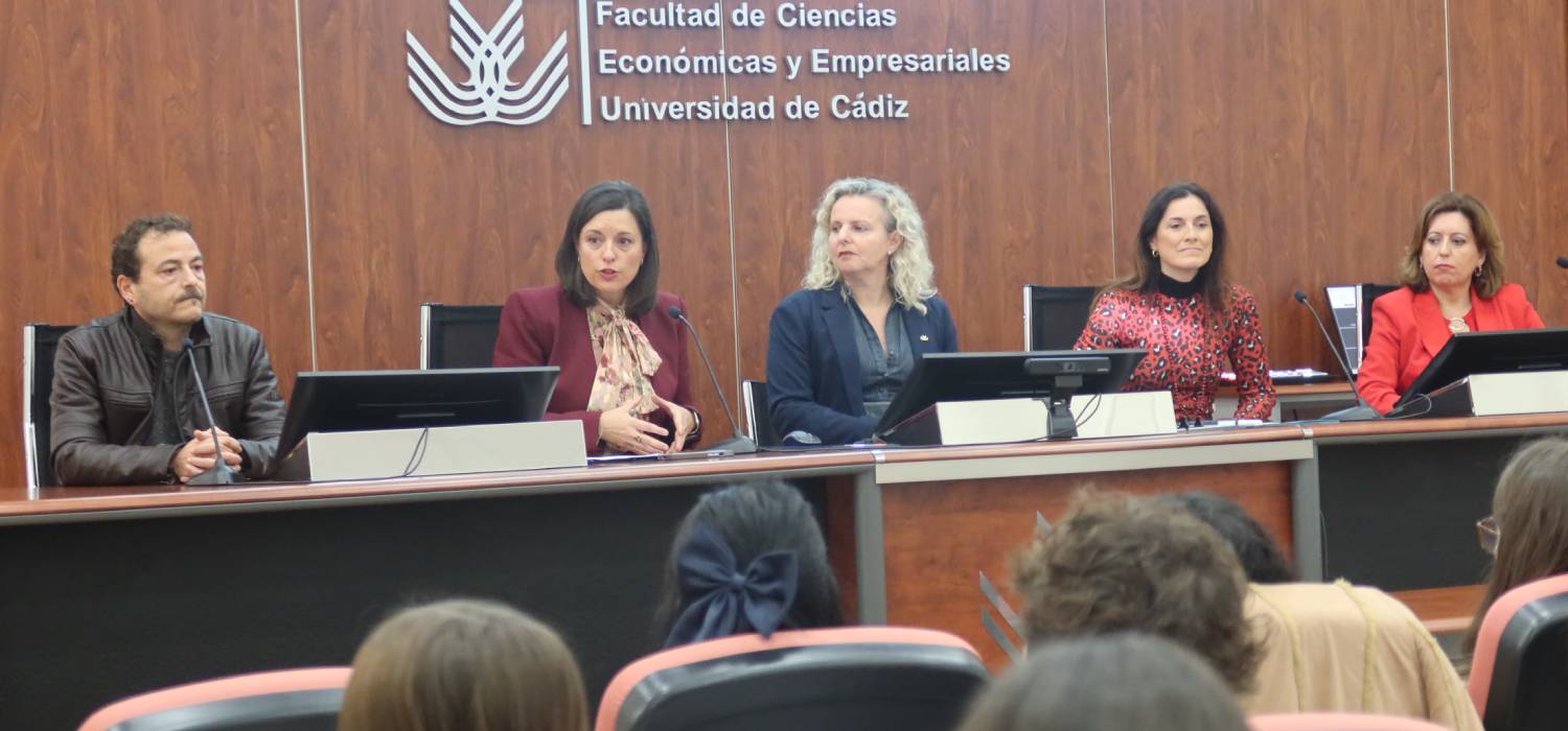 La Facultad de Ciencias Económicas y Empresariales celebra la Exposición de Carteles de Economía, ODS y Marketing 6.0