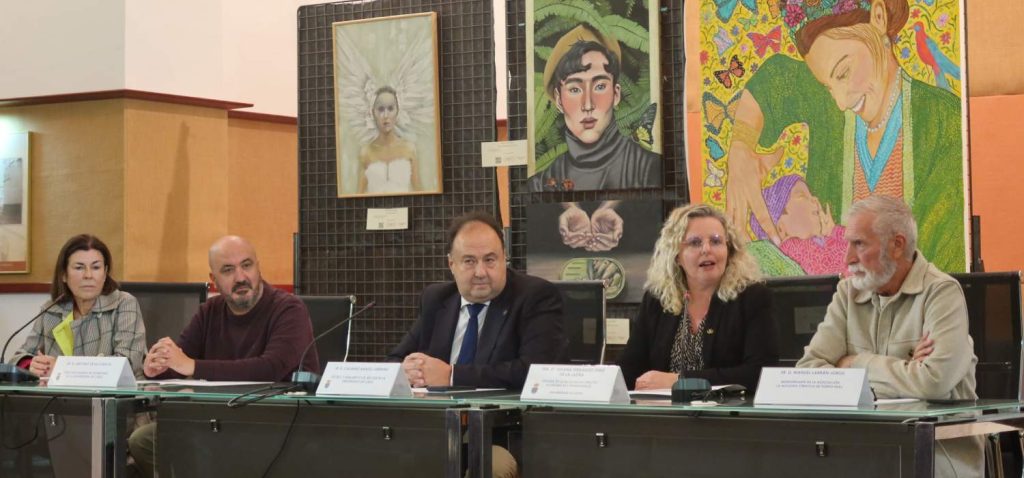 La UCA inaugura la I Subasta de Arte en beneficio de Autismo Cádiz en la Facultad de Ciencias Económicas y Empresariales