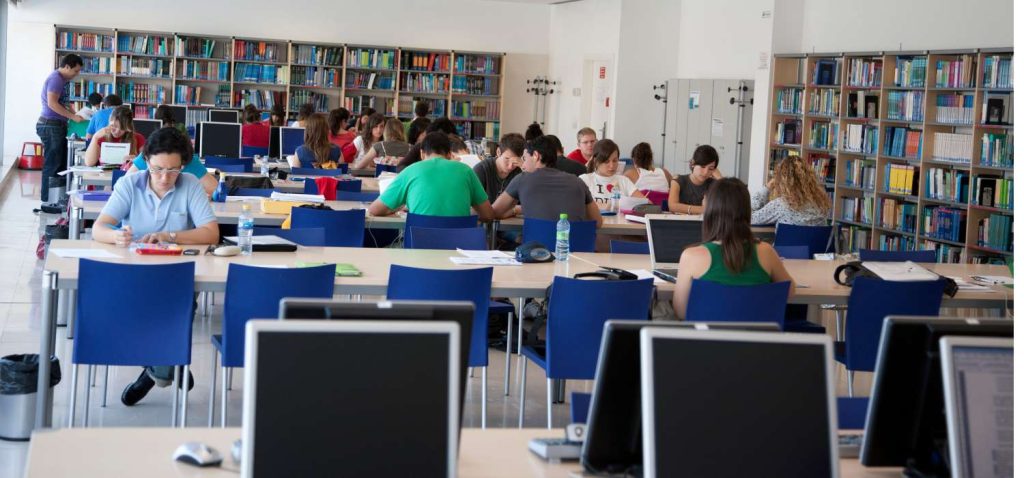 El plazo de solicitud de becas de la UCA permanece abierto durante el mes de enero