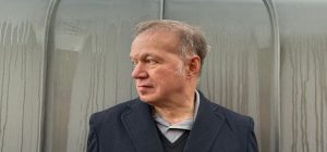 El artista británico Edwyn Collins actuará en el ciclo Campus Rock Cádiz dentro de su gira de des...