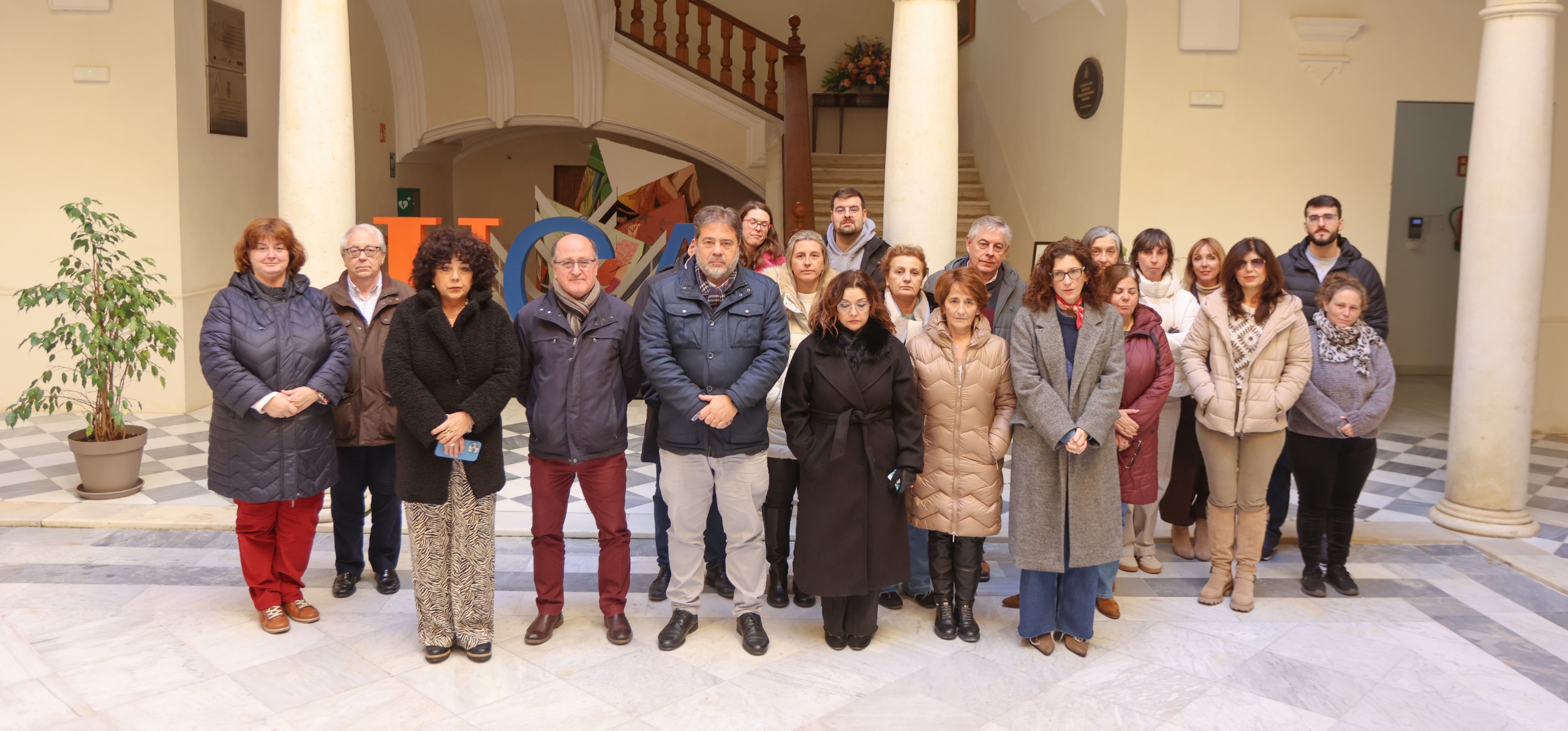 La Universidad de Cádiz guarda un minuto de silencio por las víctimas del accidente ferroviario de Adamuz