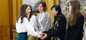 La catedrática Esther Berrocoso participa en la audiencia de Su Majestad la Reina al Consejo Espa...