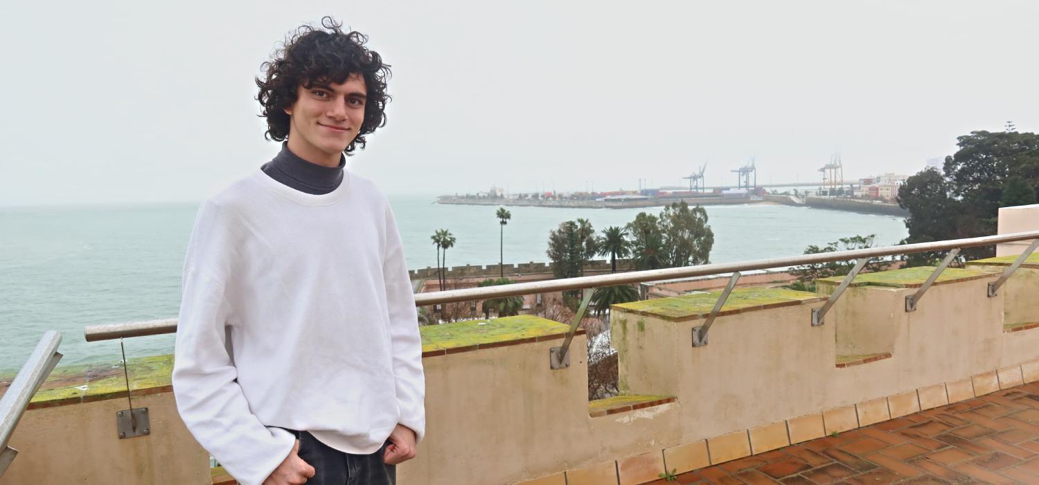 Hugo Juan Hernández, the Aerospace Engineering student at the University of Cádiz who challenged the skies by diving into the sea