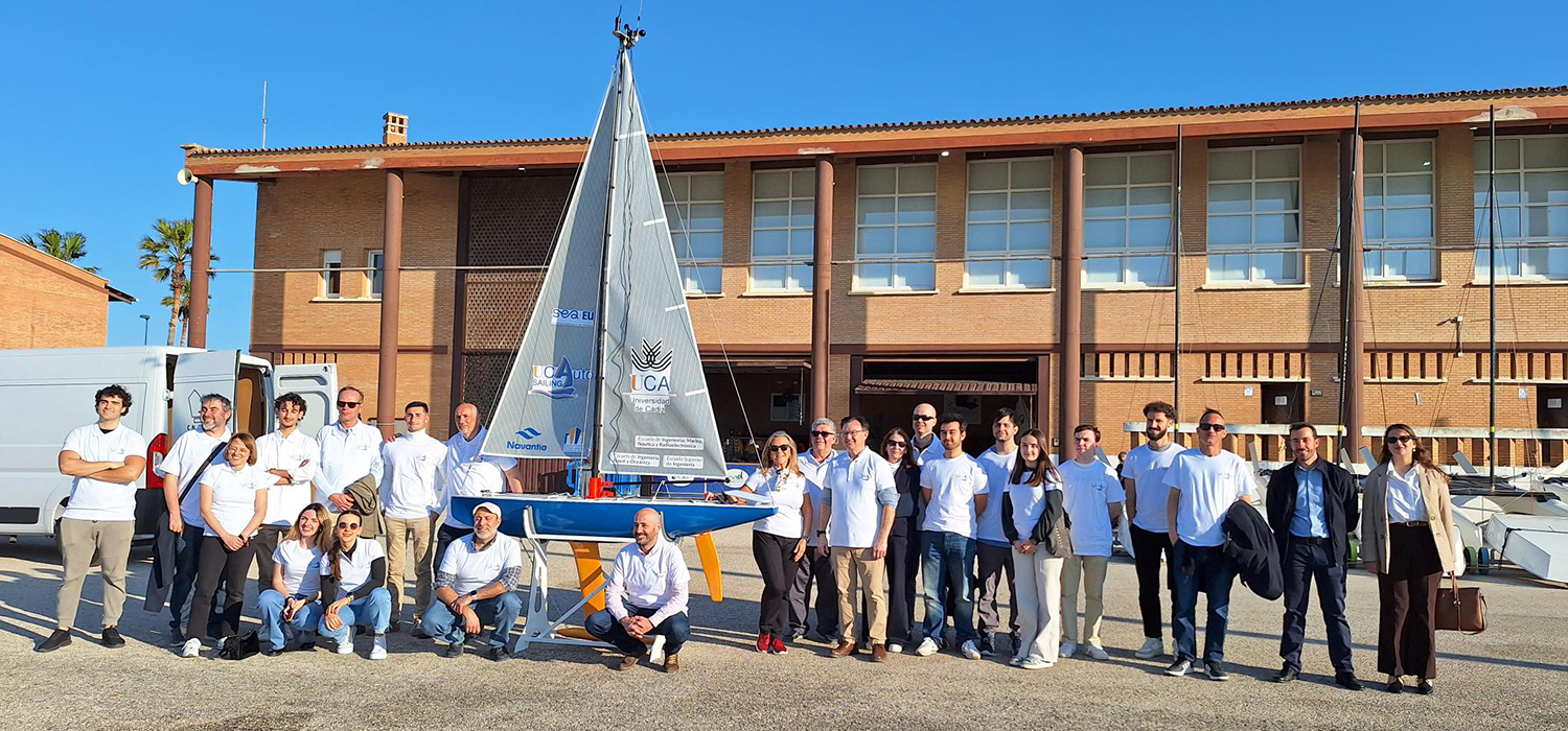 La Universidad de Cádiz presenta el ‘SalUCA’, su primer velero autónomo de alta tecnología para la navegación sin tripulación