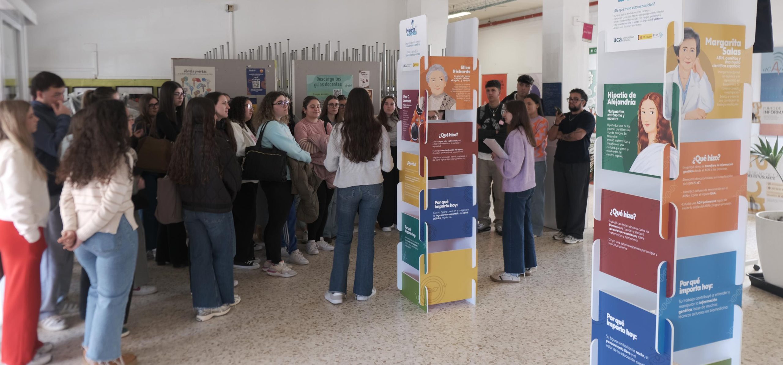 La UCA inaugura en la facultad de Ciencias de la Educación la exposición ‘Preparadas, listas ¡YA!: STEM y mujeres en la Ciencia’