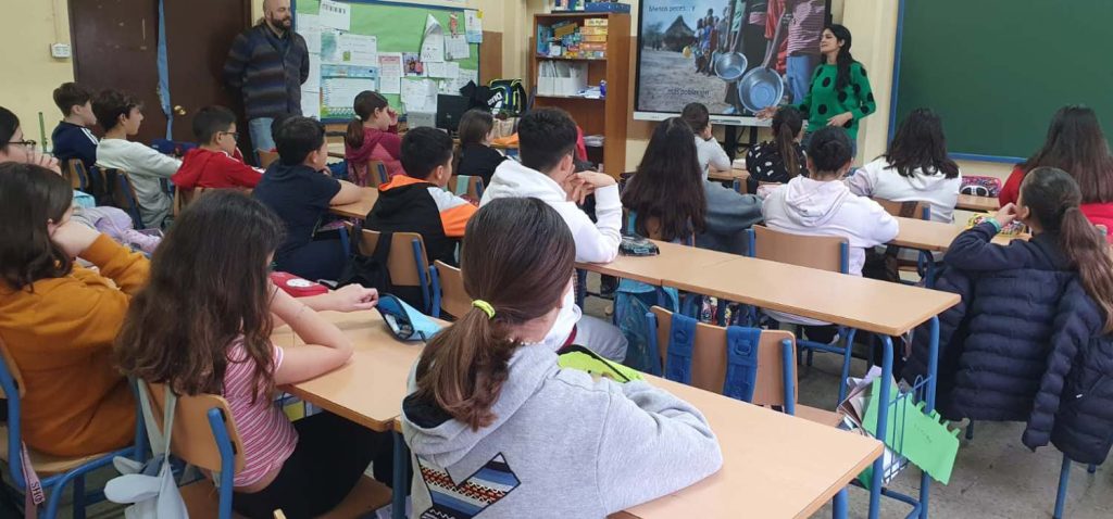 El proyecto PHYTOWELFISH acerca la investigación en acuicultura y bienestar animal a escolares de la Bahía de Cádiz