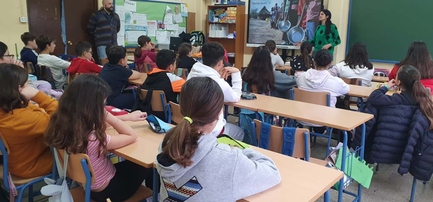 El proyecto PHYTOWELFISH acerca la investigación en acuicultura y bienestar animal a escolares de la Bahía de Cádiz