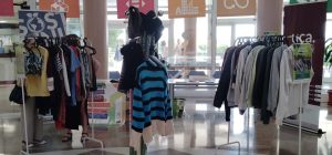 La UCA celebra una nueva edición del Ropero Circular para promover la reutilización de prendas