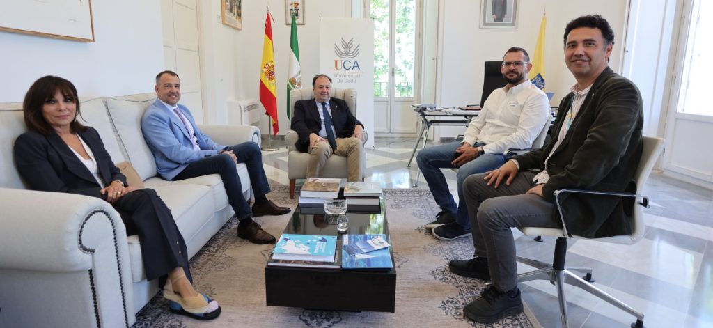 La UCA y Novaindef firman un acuerdo de colaboración en formación, innovación y transferencia tecnológica