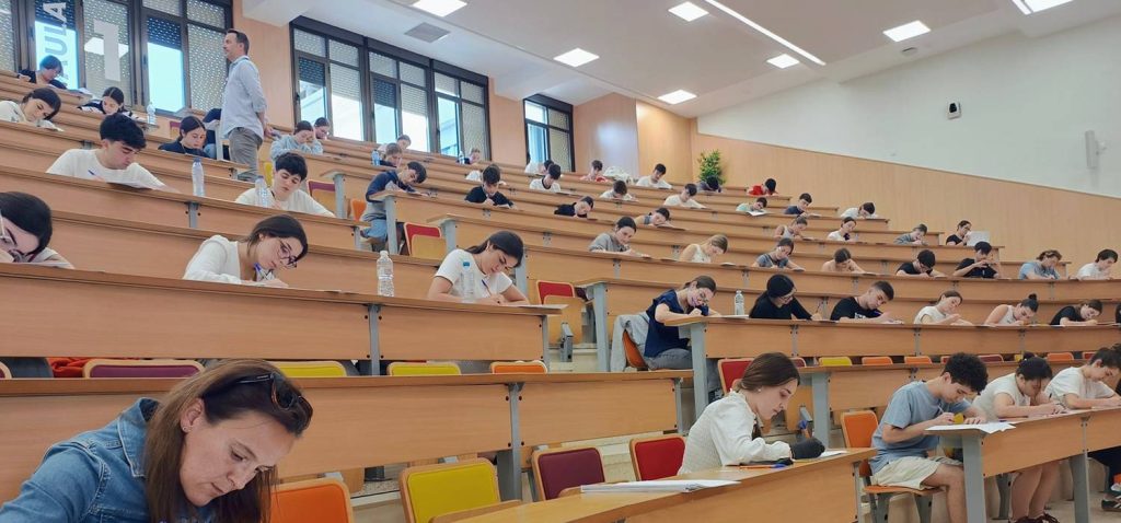 Las universidades públicas andaluzas refuerzan las garantías de la PAU frente al uso indebido de dispositivos tecnológicos
