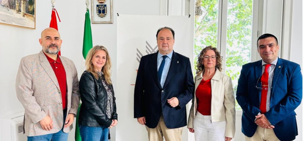 El rector de la UCA mantiene un encuentro con responsables de Salus Infirmorum con motivo de su 75º aniversario