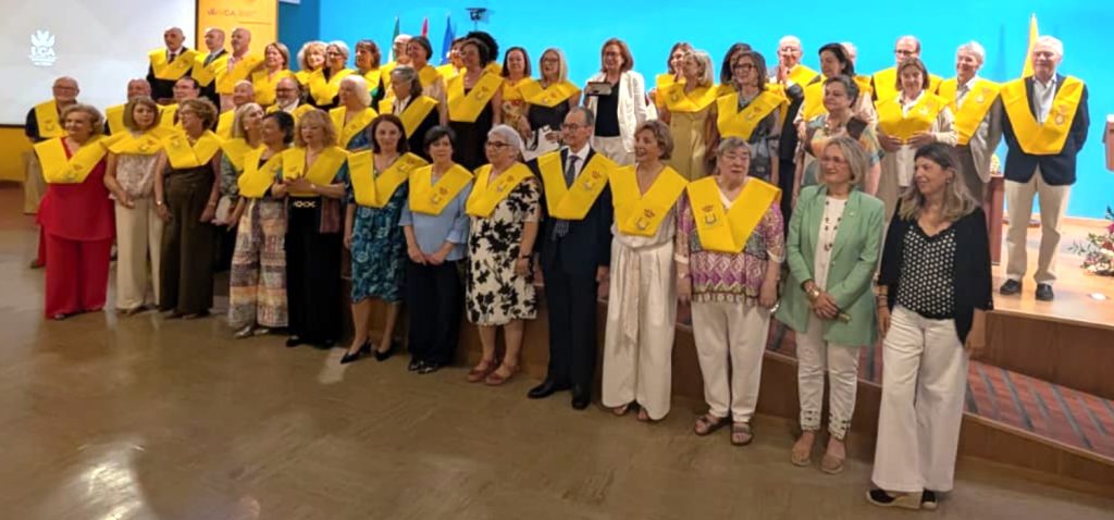El Aula Universitaria de Mayores de Cádiz celebra la graduación de medio centenar de estudiantes tras cinco años de formación