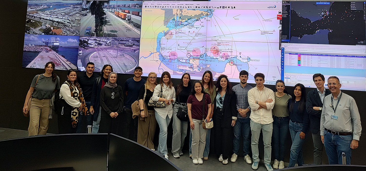 El alumnado del Máster en Gestión Portuaria y Logística de la UCA conoce las operaciones del Puerto Bahía de Algeciras