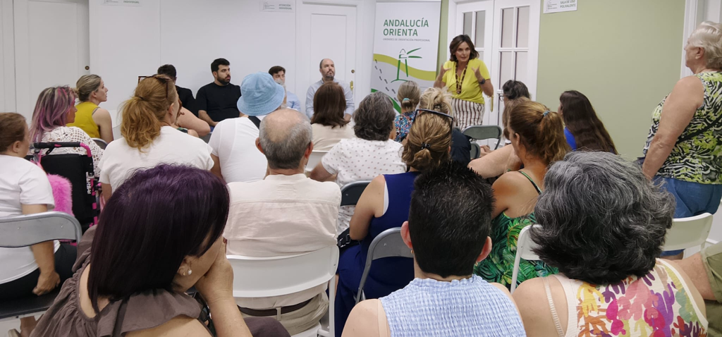 La Clínica Jurídica de la Universidad de Cádiz desarrolla una actividad divulgativa con familias de AFANAS Chipiona