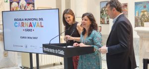 La Universidad de Cádiz refuerza su colaboración con la Escuela Municipal de Carnaval en su segun...