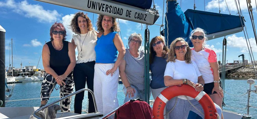La Red de Ingenieras de la Universidad de Cádiz firma su manifiesto fundacional en una travesía por la Bahía